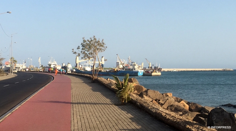 Avenida Porto da Praia
