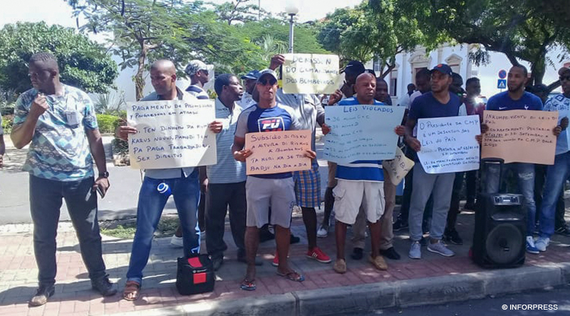 Bombeiros Municipais da Praia greve