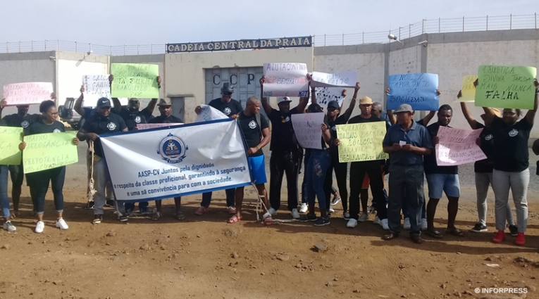 Greve agentes prisionais Praia